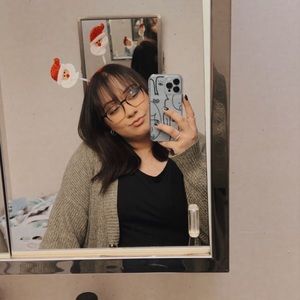 Meet your Posher, Emily